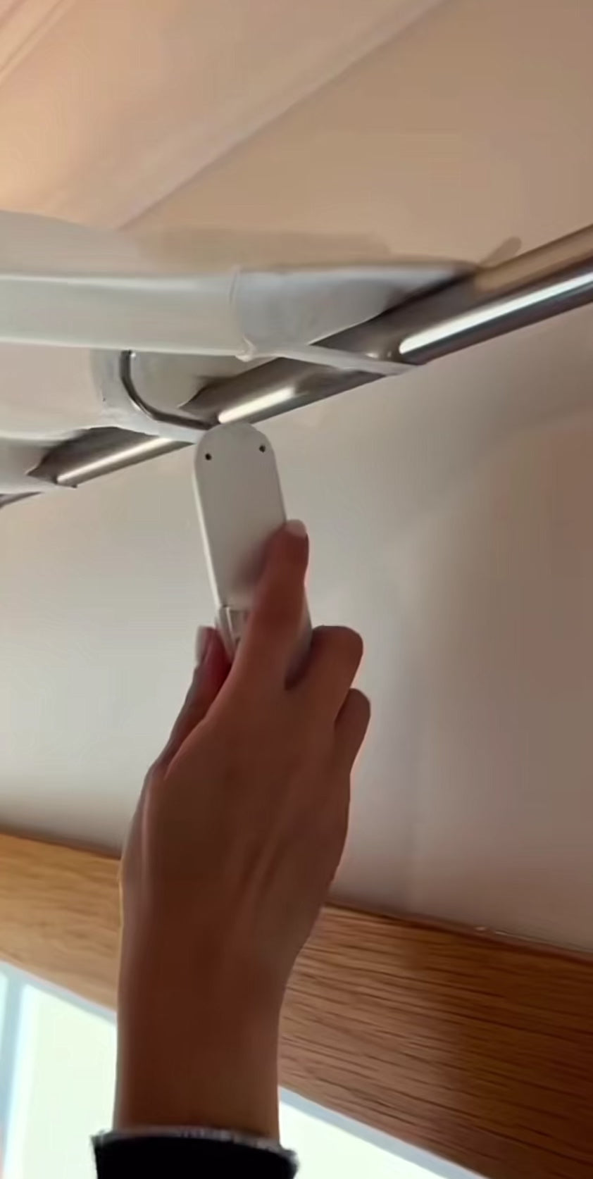 Moteur de rideaux ConnectedLiving pour maison et bureau